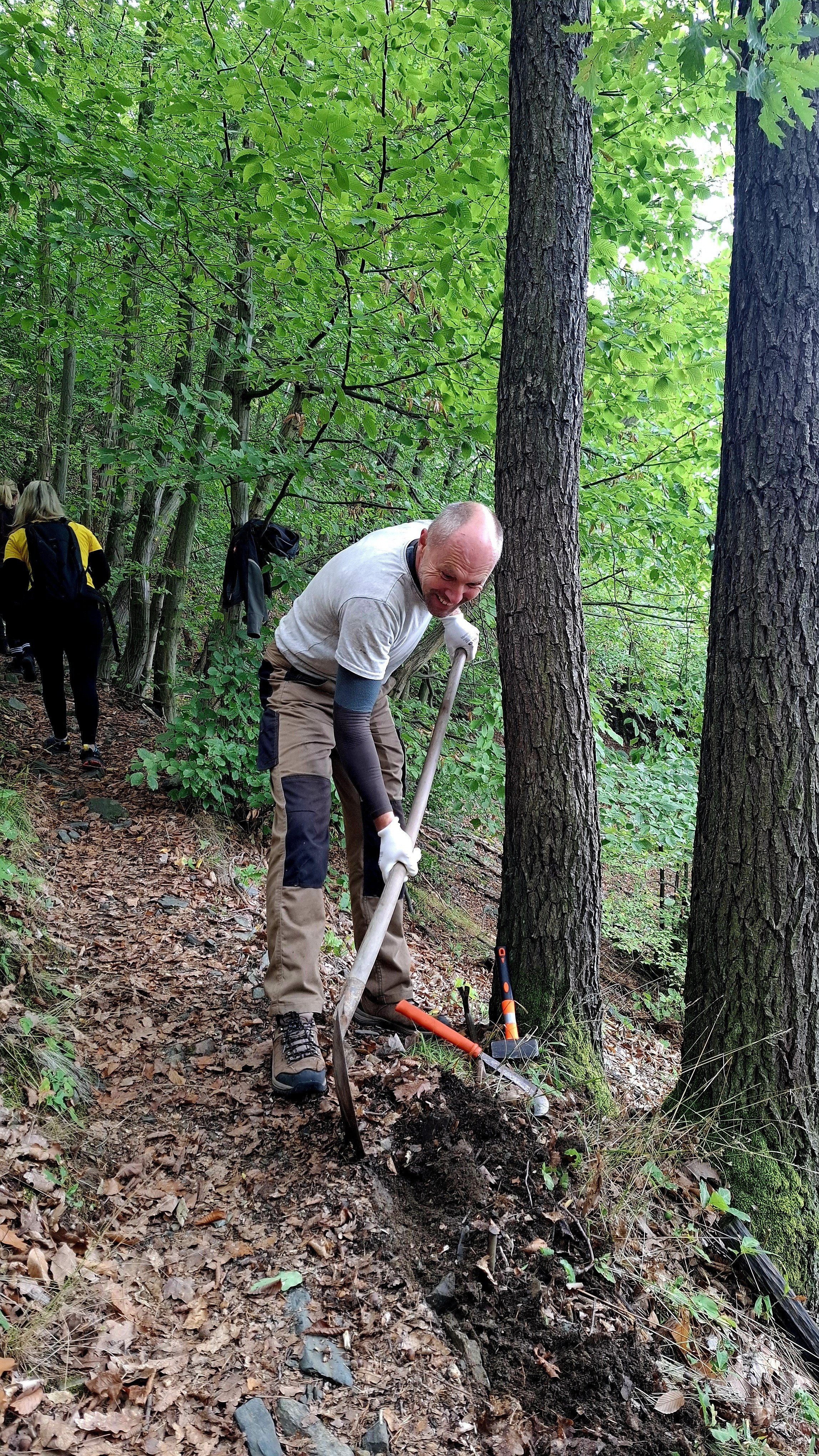 Dva kilometry oprav a 150 těžkých dřevěných kůlů. Naučná stezka v Drbákově je opět bezpečná. 