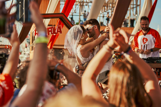 Kofola v létě pomohla k tisícům nových známostí a na festivalech oddala desítky párů 