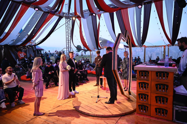 Na festivalu Rock for People jsme oddali první zamilované! Na Náměstí lásky zrealizujeme během léta další desítky svateb