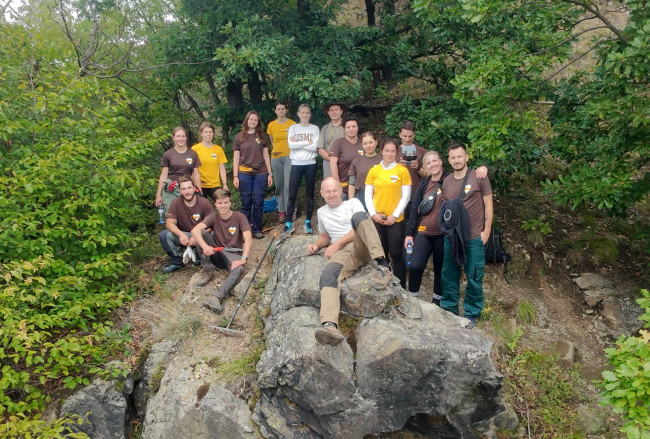 Dva kilometry oprav a 150 těžkých dřevěných kůlů. Naučná stezka v Drbákově je opět bezpečná. 